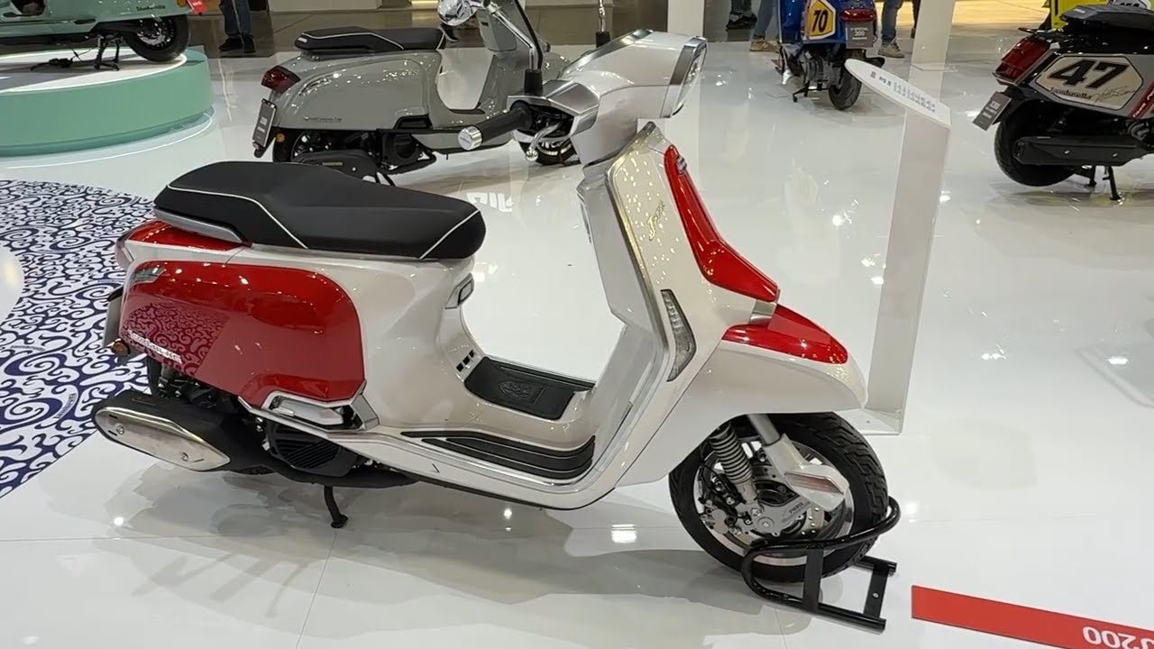 New Lambretta J200 Starwave (2026) &ndash; 18 HP Retro Icon! | EICMA Walkaround