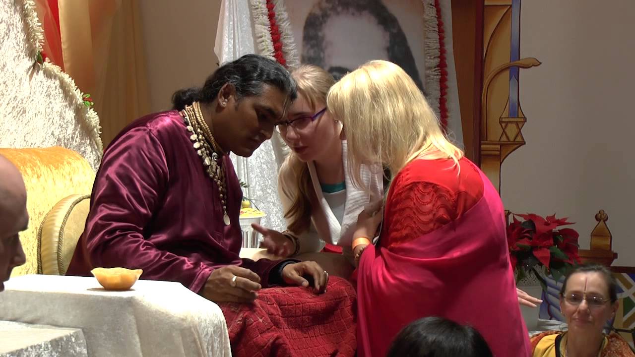 Gurudeva Sharanam Deva - Darshan with Sri Swami Vishwananda