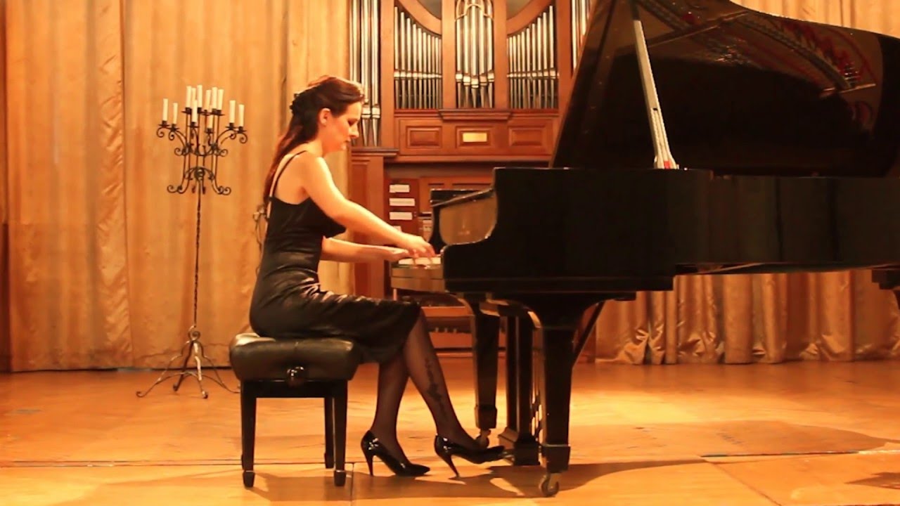 Tünde Ilona Krasznai Pianist plays Richard Clayderman Lady Di