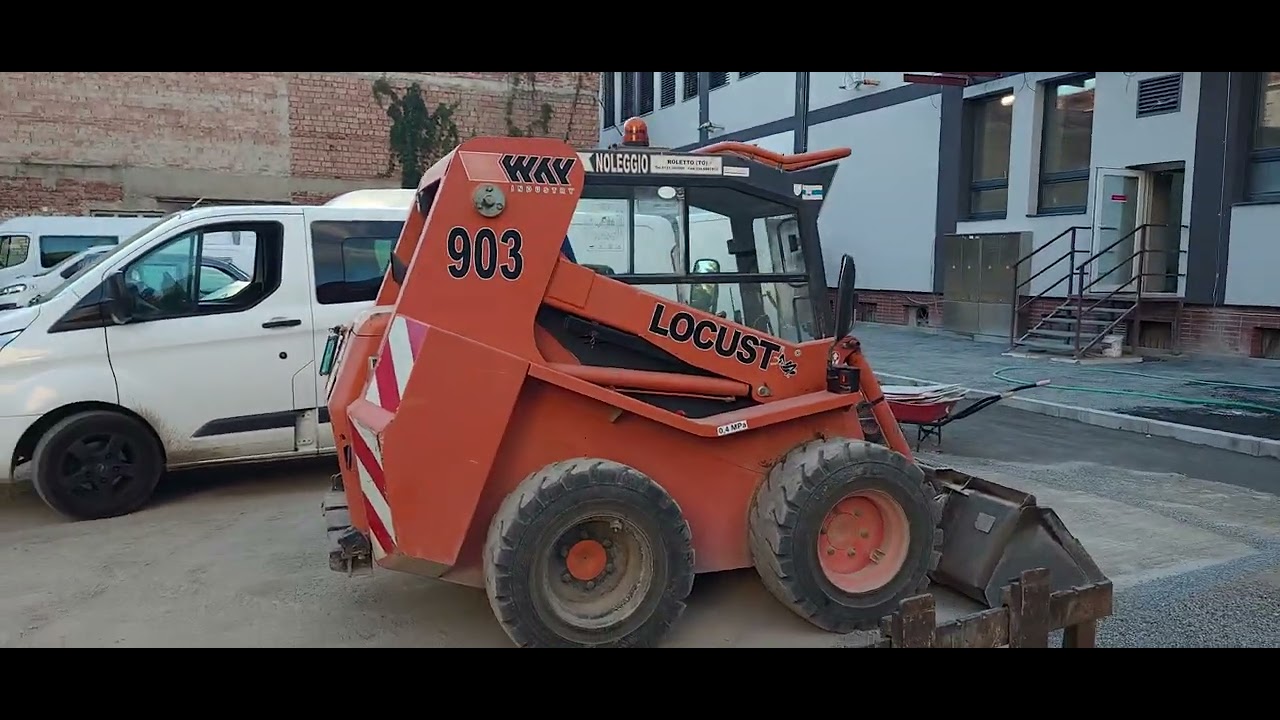 Мини погрузчик LOCUST 903 краткий обзор возможностей .
