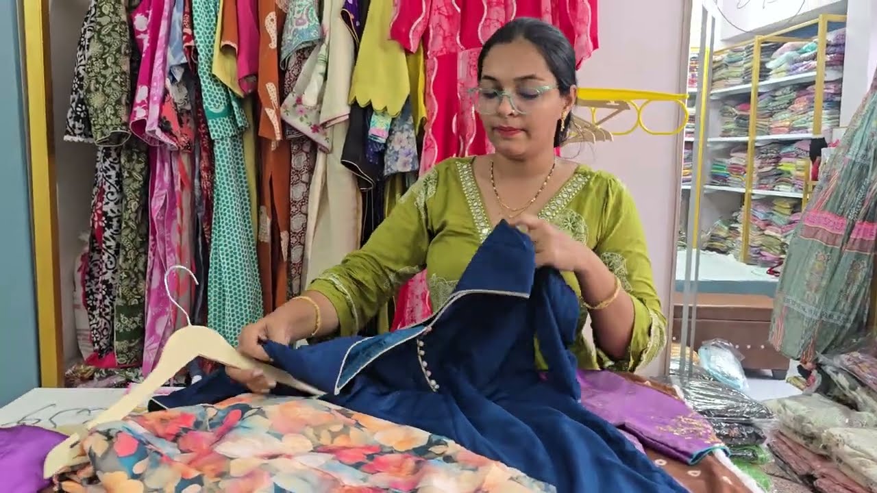 देख लीजिए हमारे बुटीक में सिले डिज़ाइनर ड्रैस Sonia Boutique Bawana 8700824673 #fashion #stitch #yt