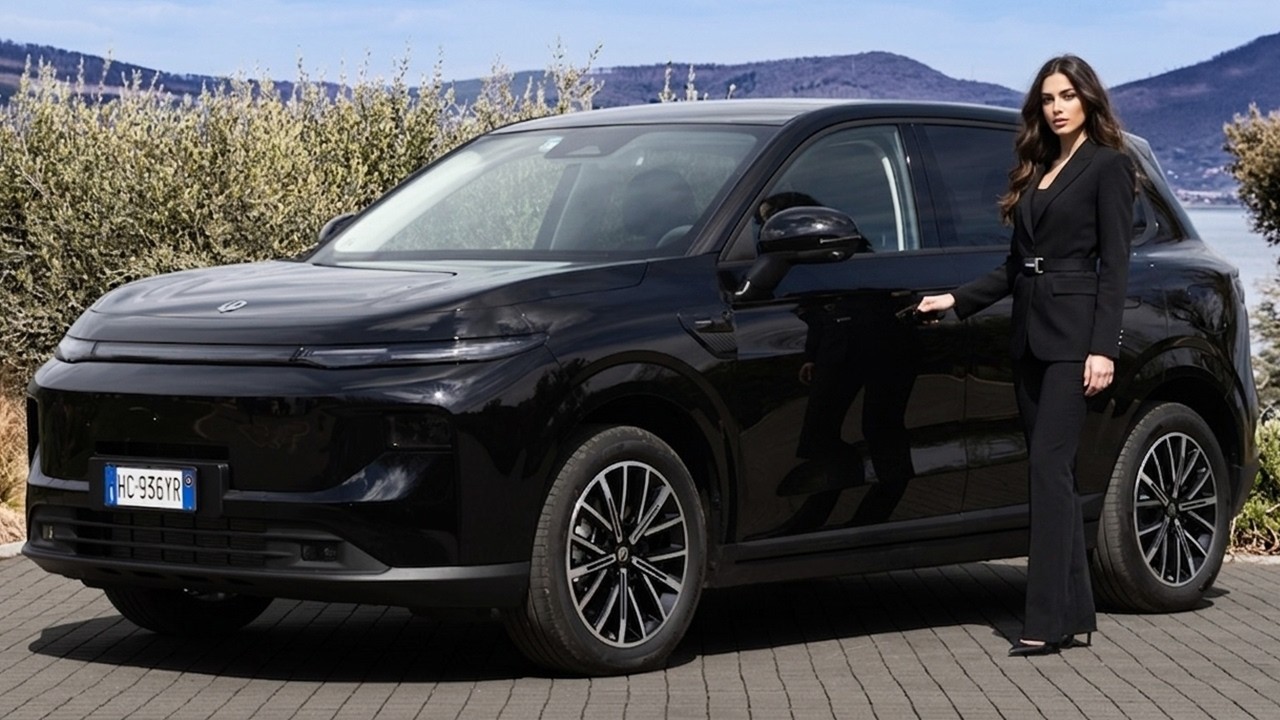 2026 Leapmotor B10 Hybrid EV (Black Metallic) - Driving, Exterior, and Interior