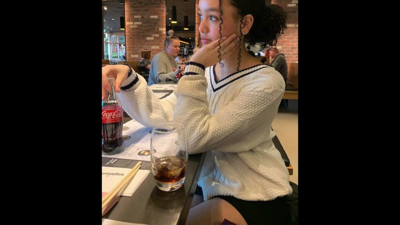 Are You The Pretty Girl with No Friends?