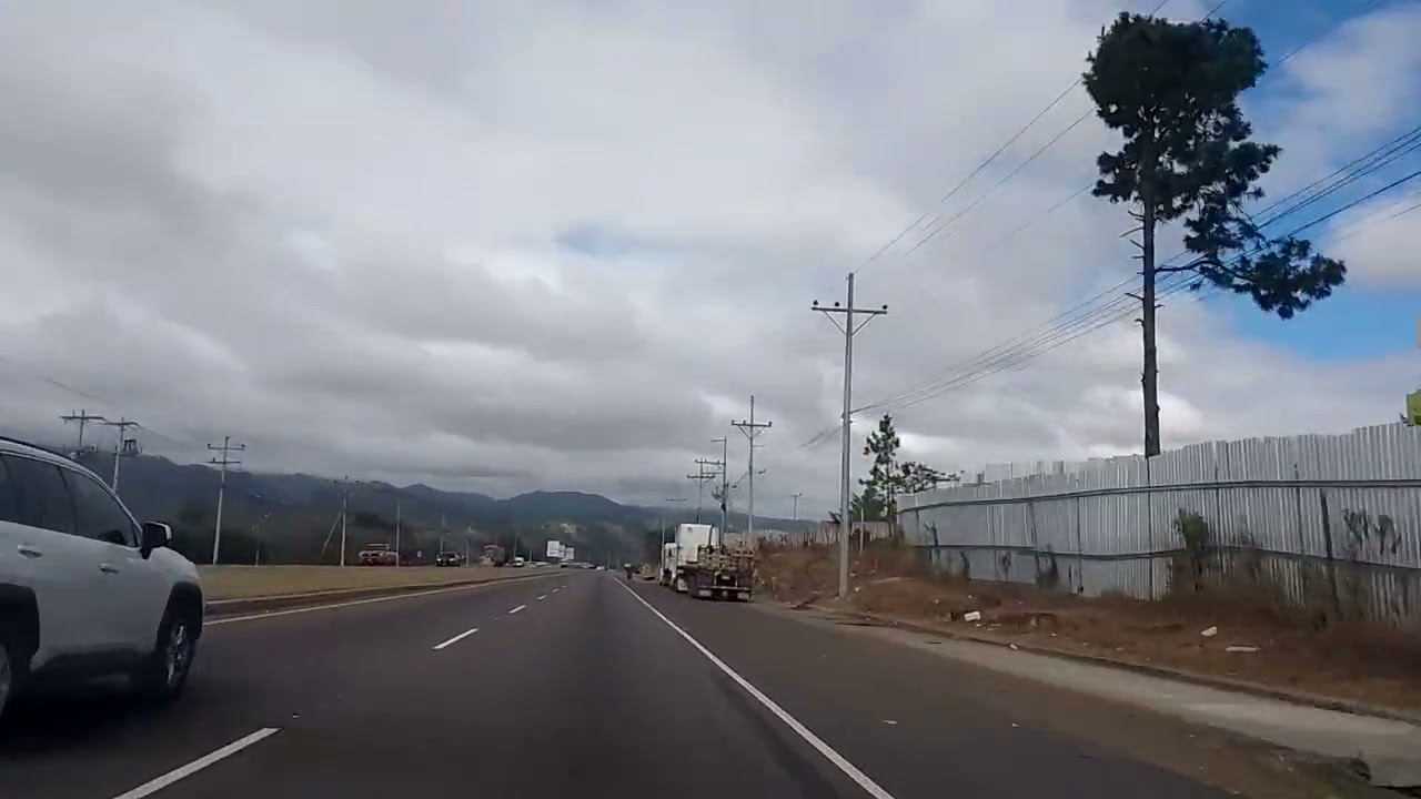 Valle de Amarateca FM, escuchando las historietas de Frijol el terrible y gañote, lo recomiendo 