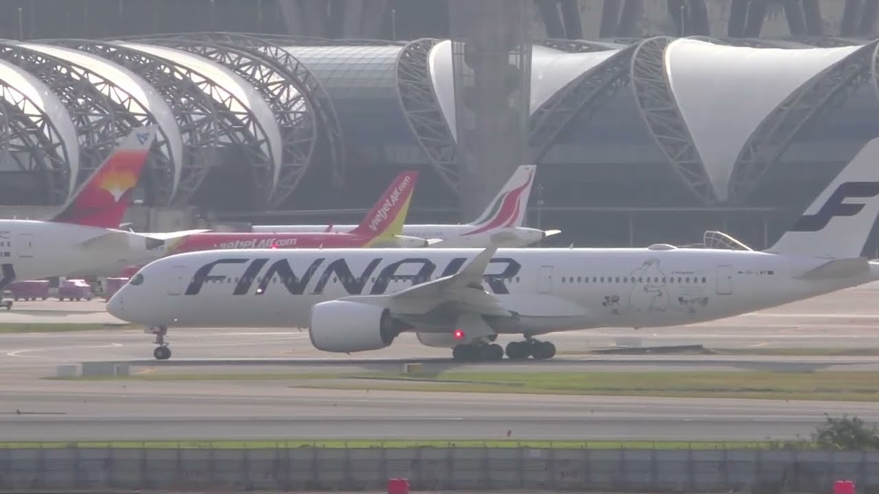 Bangkok suvarnabhumi Airport with ATC Emirates Qatar A380