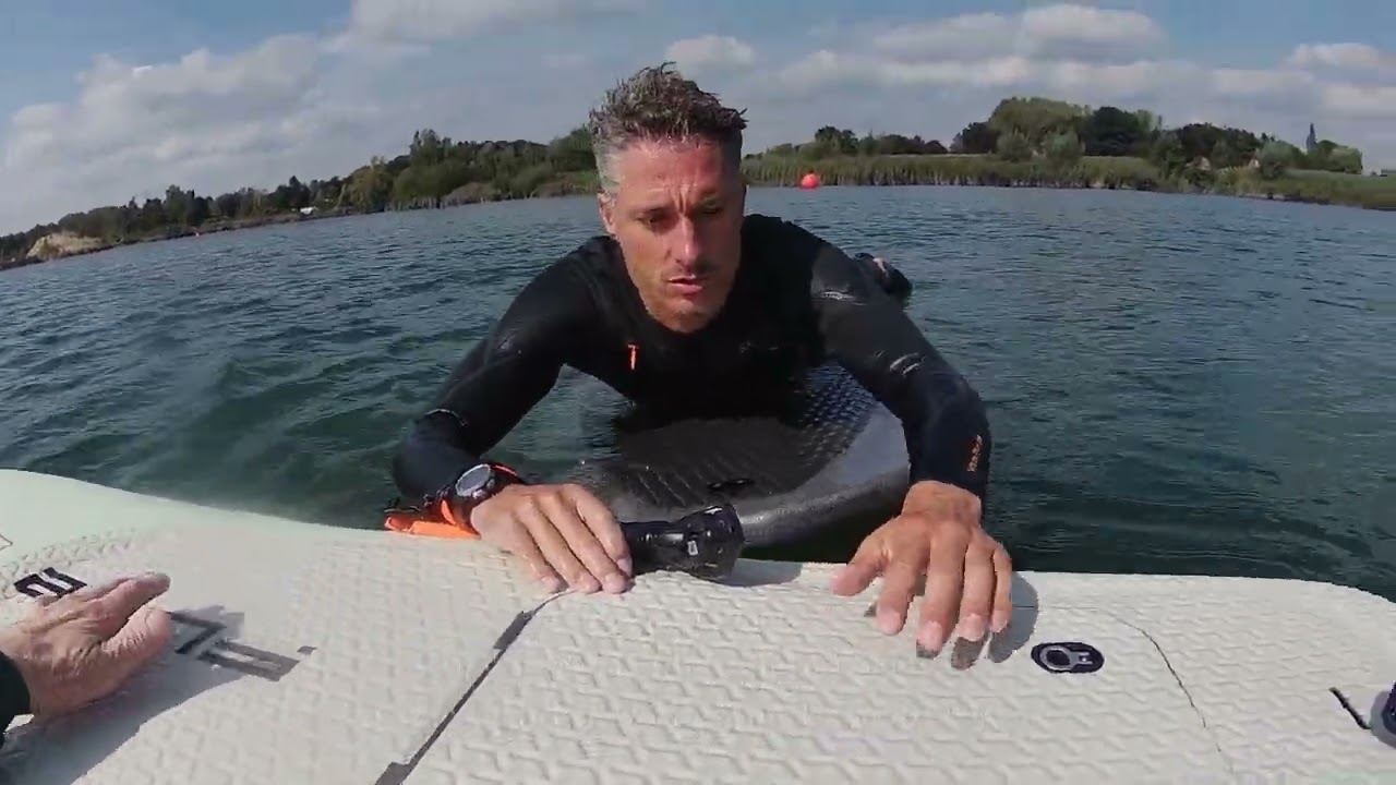 Strapless foiling 1: entry lesson on Efoil ‘Flite-air’