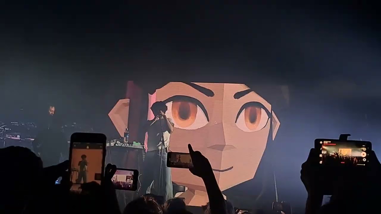 BoyWithUke - Pitfall (Live in Tilburg)
