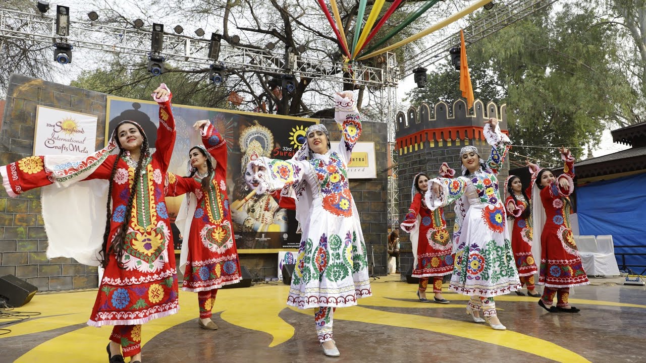 खाना घर से लाएं हैं मेले का खाना तोबा, देखने आए हैं सूरजकुंड मेला, Surajkund international Mela 🙏