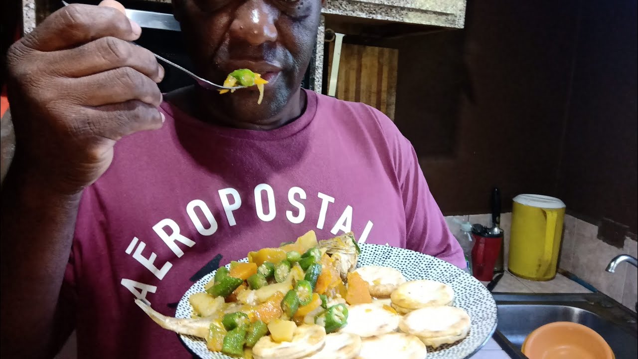 Cooking my breakfast// tasty steam fish