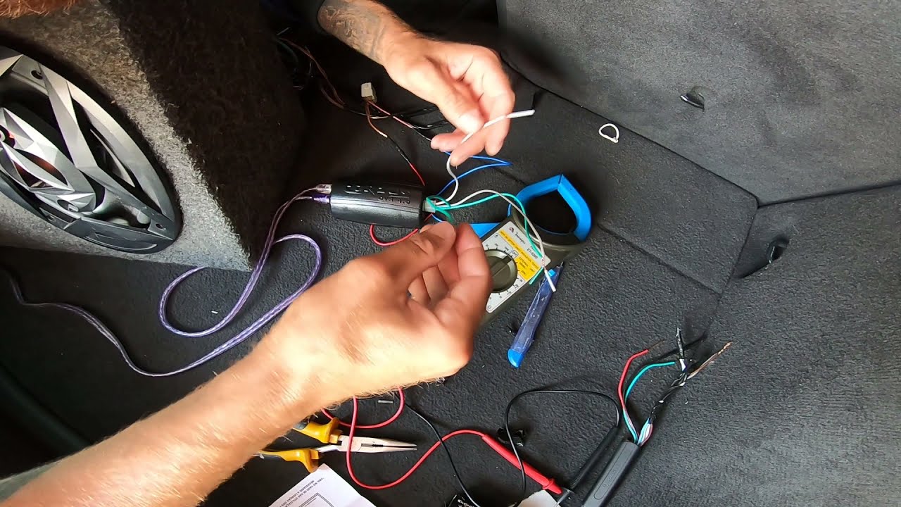 Como resolvi o problema do barulho do motor no meu som original do carro.