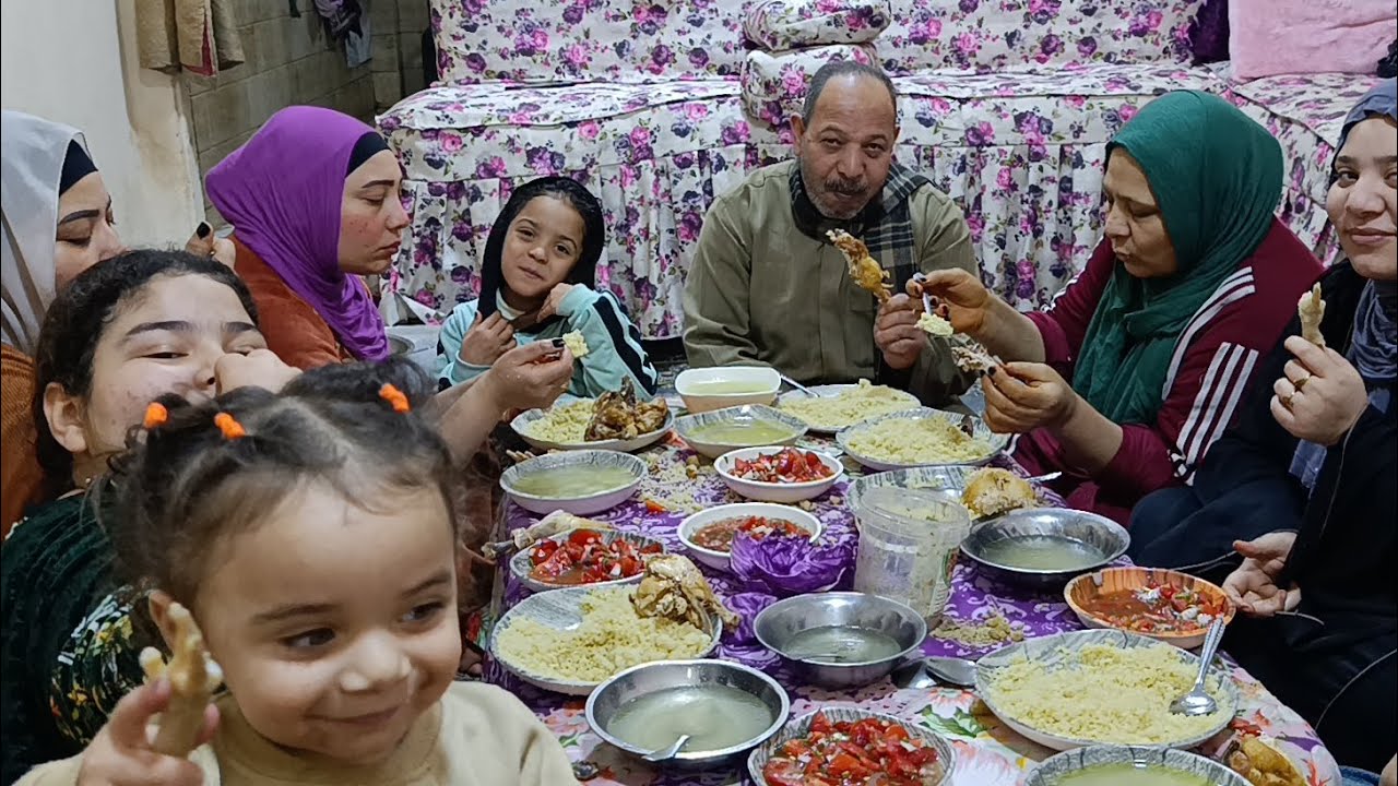 ماما لما تتحدانا وتوقع صينيه البرغل في الارض فراخ مشويه وبرغل#اكسبلور 