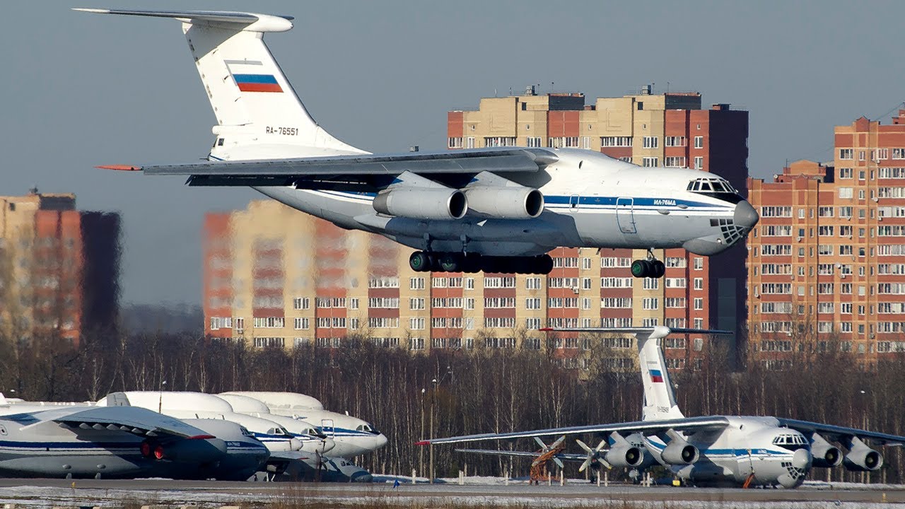 Много Ил-76. Посадки и взлёты на аэродроме «Чкаловский»