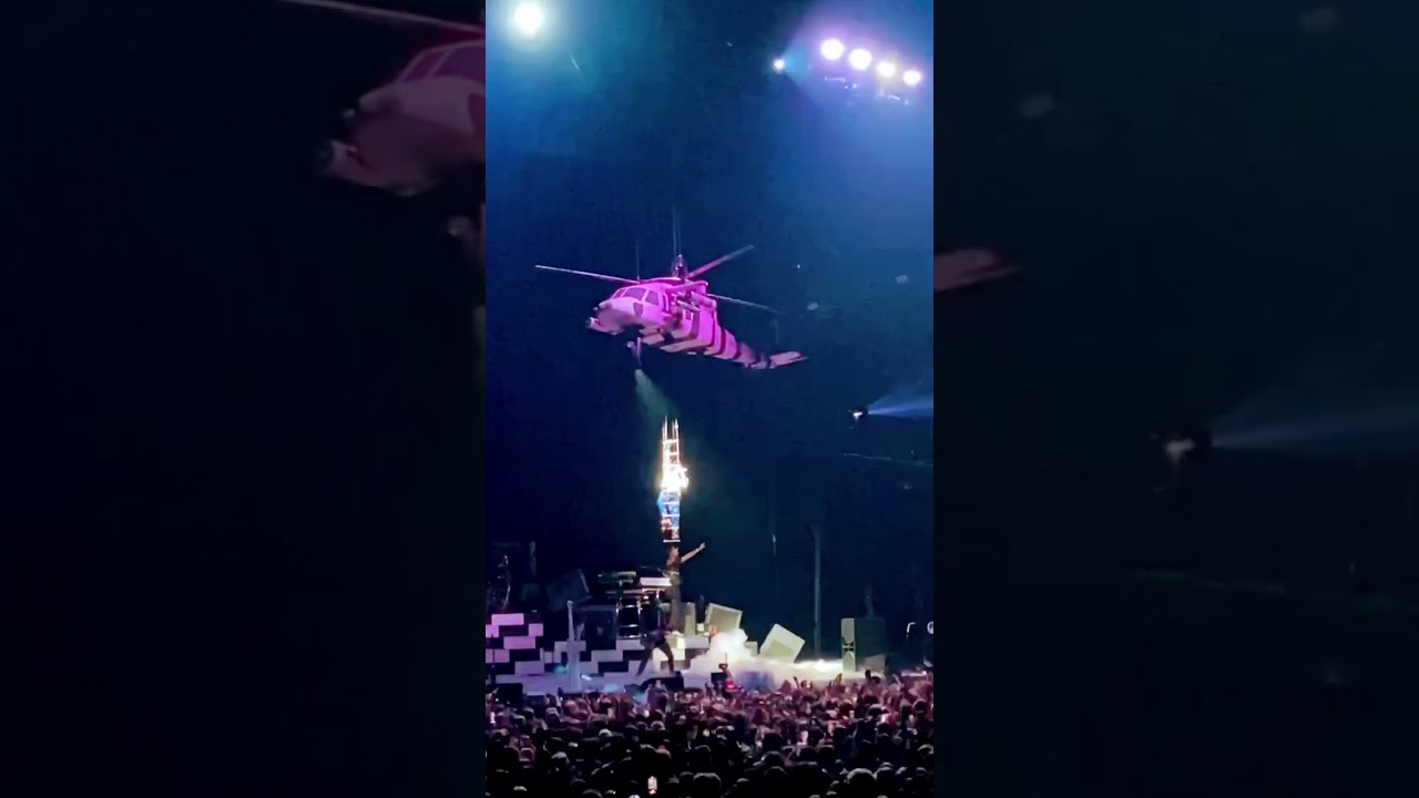 #MGK rockin' #MainStreamSellout in Cologne 🔥 #machinegunkelly