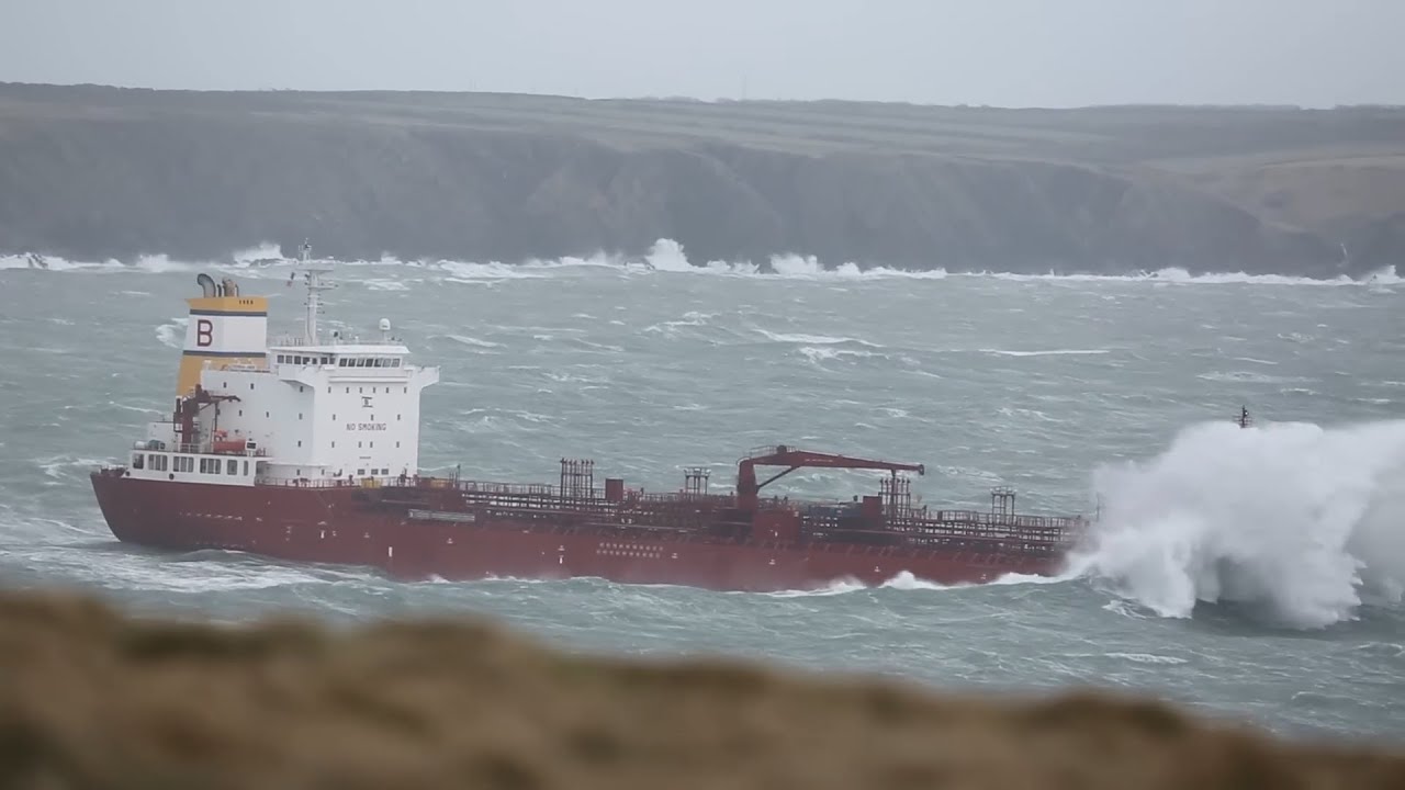 Lautan Ngamuk !!! Dua Kapal Tanker Dihantam Ombak Besar #ship #storm #extreme