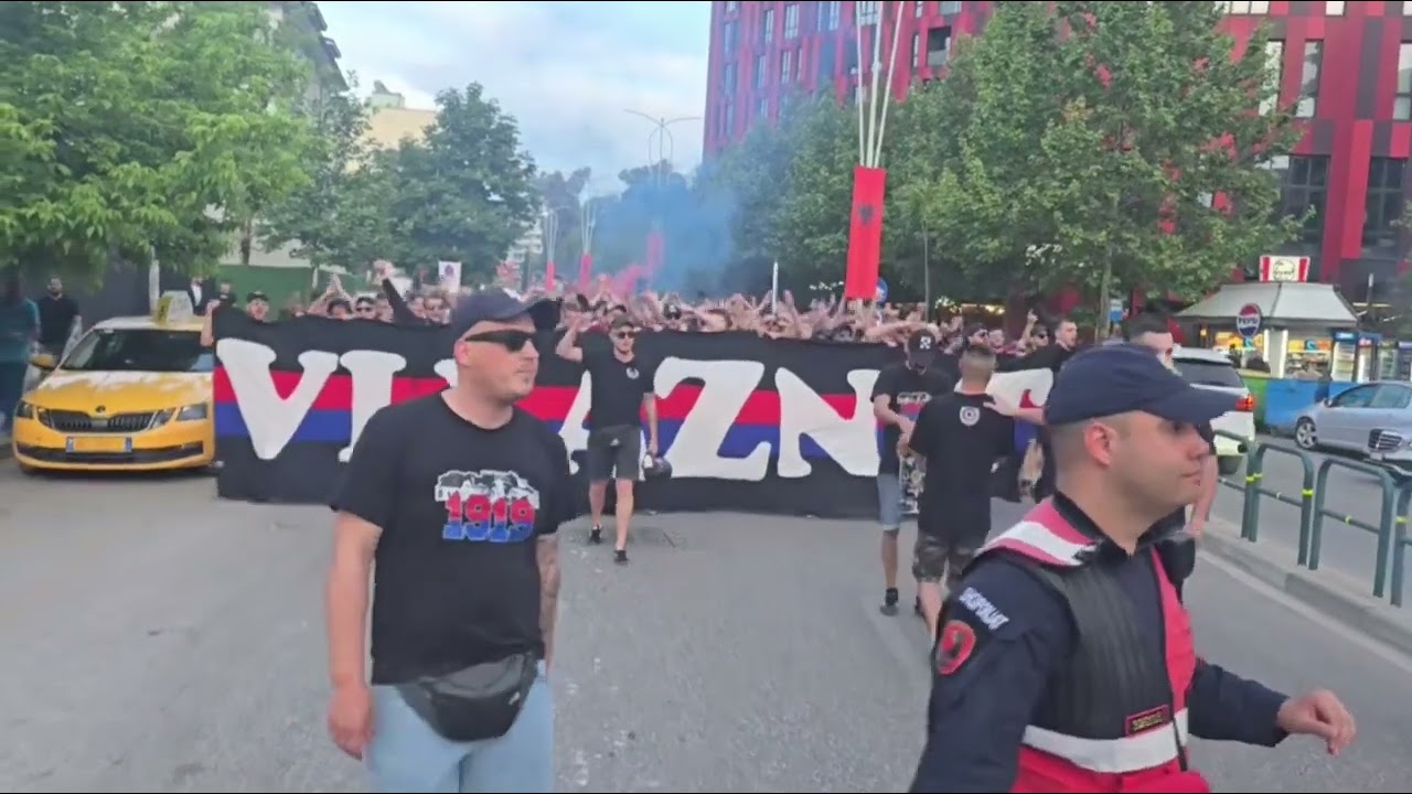“Vllaznit Ultras” në mes të Tiranës - Gjysmëfinalja Vllaznia-Dinamo