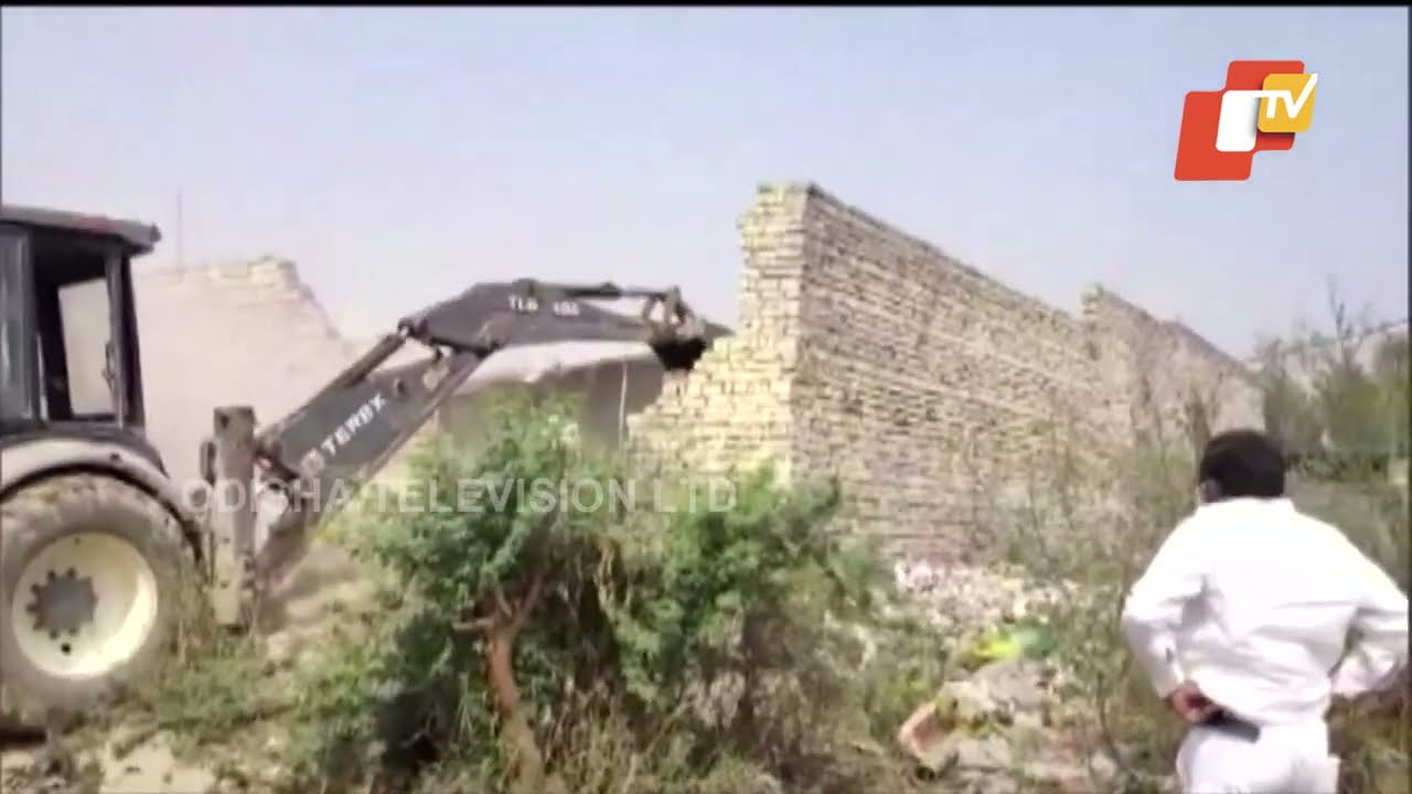 Watch - Encroachment Being Removed From Govt Land In Delhi
