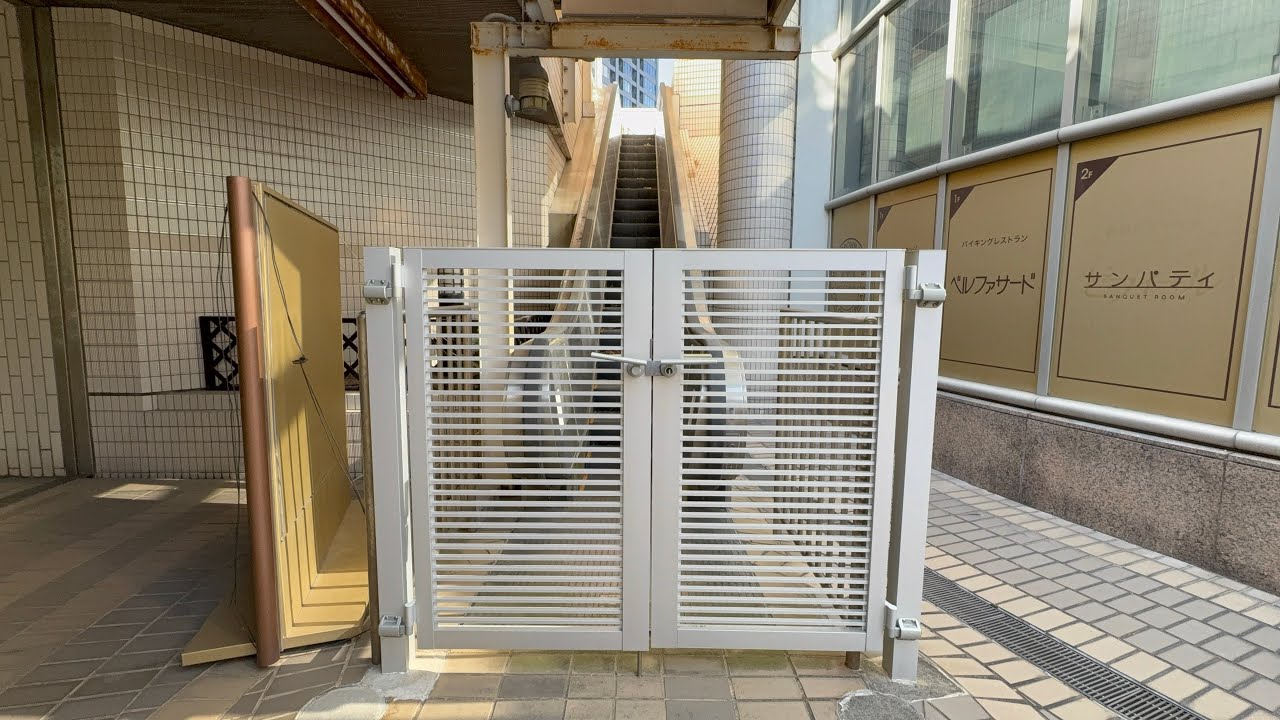 （駅周辺なのに…）永遠の稼働休止！？　ひっそりと眠る動かない東芝エスカレーター B1F〜1F @ホテルクラウンパレス浜松付近地下道　#エスカレーター #東芝エスカレーター #動かないエスカレーター