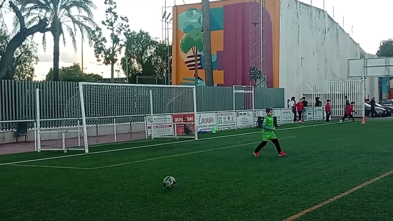 SEGUIMOS TRABAJANDO EN EL CÉSPED 