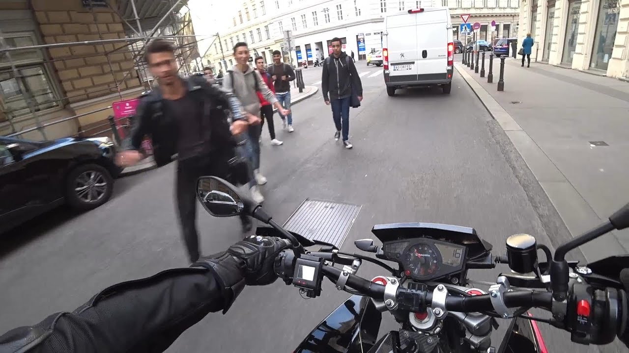 Observations on a Husqvarna NUDA 900R and a Suzuki SV1000 #1