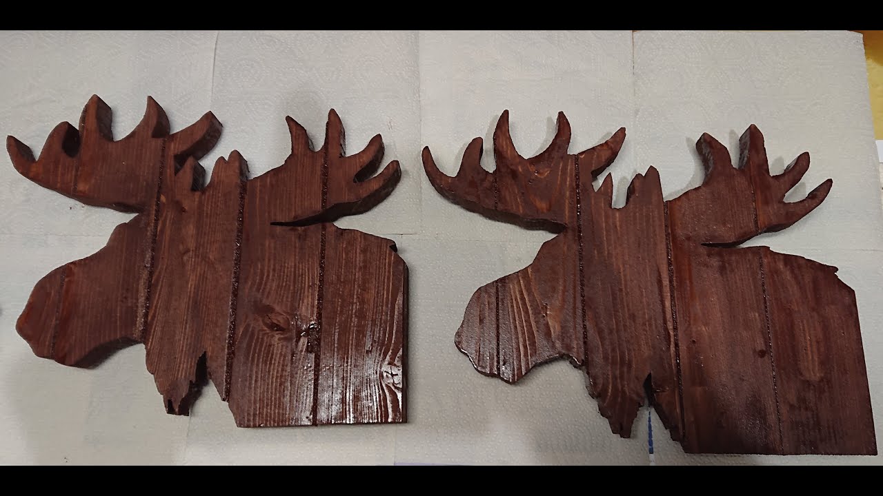 Elk bull - Head silhouette on glued wooden board. Älgtjur - Huvud siluett på limmad träplatta.