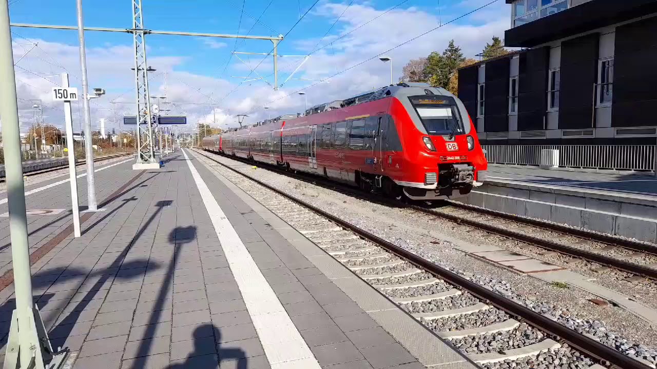 Züge in Bayern Bahnhofsvideo aus Weilheim Oberbayern mit3 von  4 wochenendlichen ICE Zügen und Regio