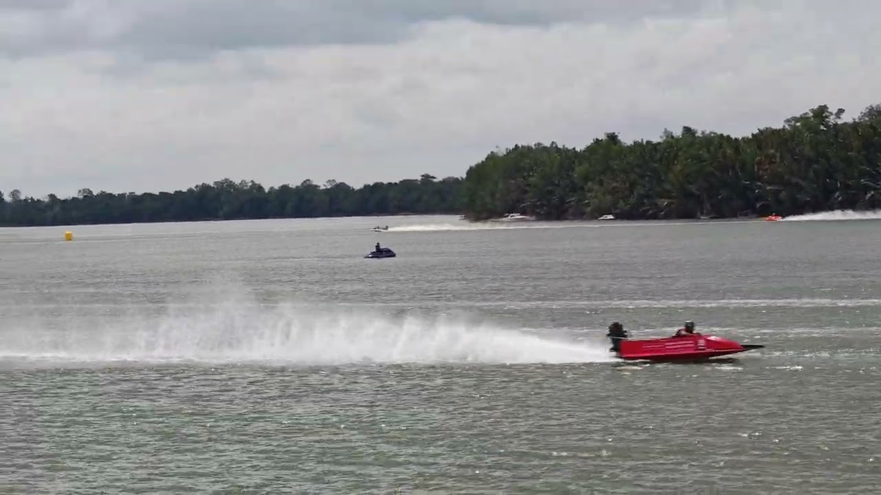 Sarikei international powerboat race 2025. Final race 2 50HP&Below.