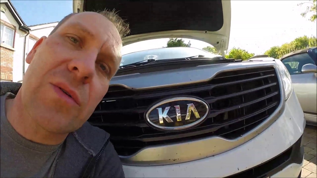 Замена моторного масла и ремня вентилятора Kia Sportage 1.7D 2012
