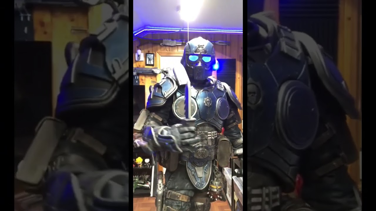 Gears of War Carmine Cosplay