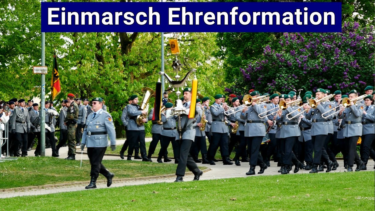 Einmarsch Ehrenformation FA/UA-Btl 2 (HMK Kassel) mit Regimentsgruß - Fackeln und Marschmusik