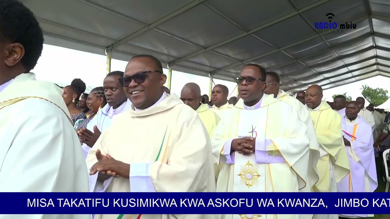 Maandamano ya Mapadre na Maaskofu kusimikwa Askofu Prosper Lyimo- Bariadi