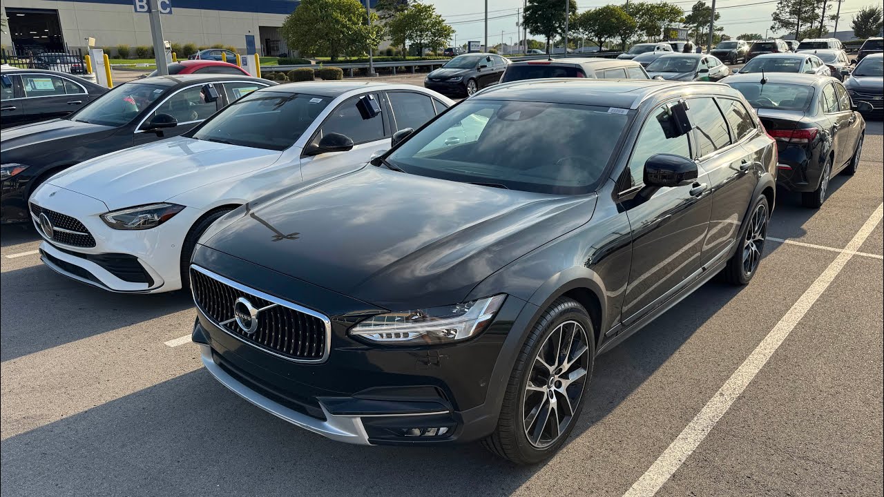 Volvo V90 T6 Cross Country 2018 года — это воплощение совершенства среди универсалов!!!