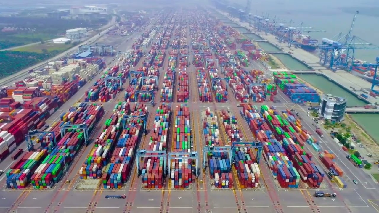 Exploring West Port Klang: Malaysia's Vibrant Shipping Hub 🚢