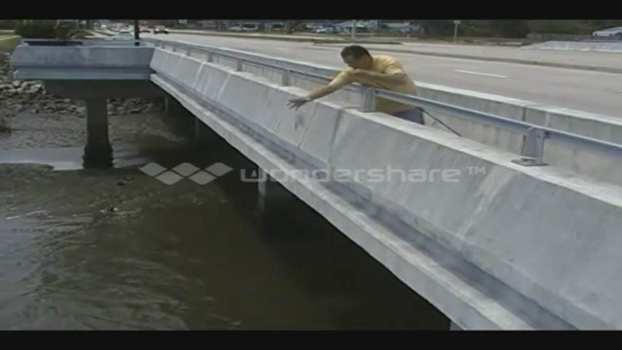 Fetch-It3 Slide Gaff Demo-landing large fish at bridge, pier, cliff fishing