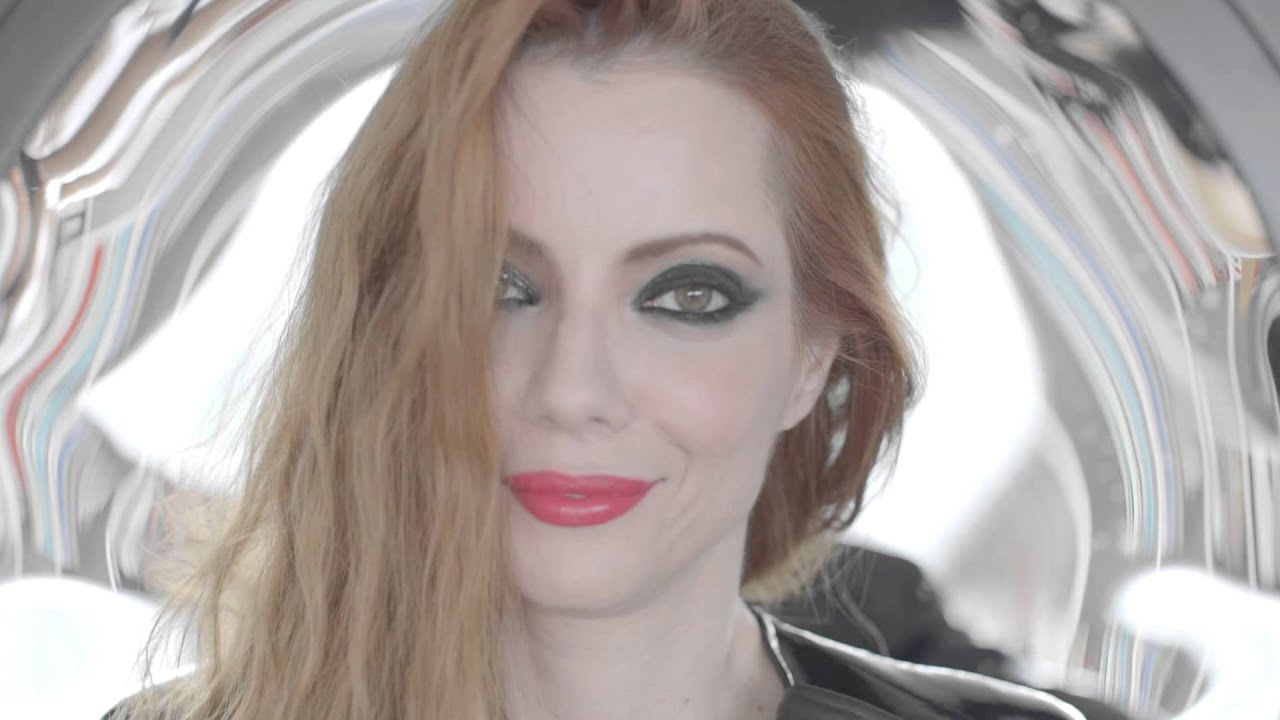 NOVA apresenta MAC Julia Petit