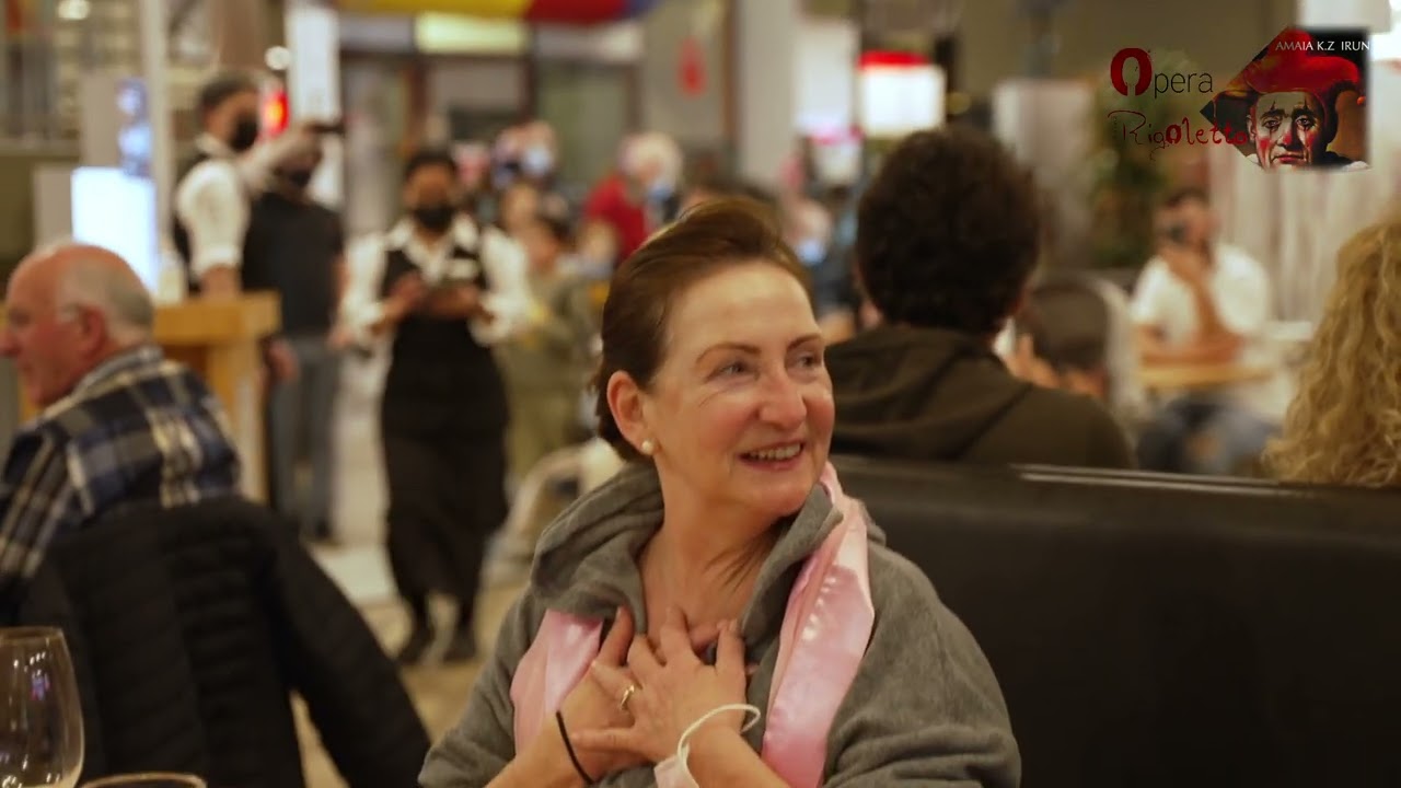 Flashmob de #Rigoletto en el C.C. Mendibil de #Irún