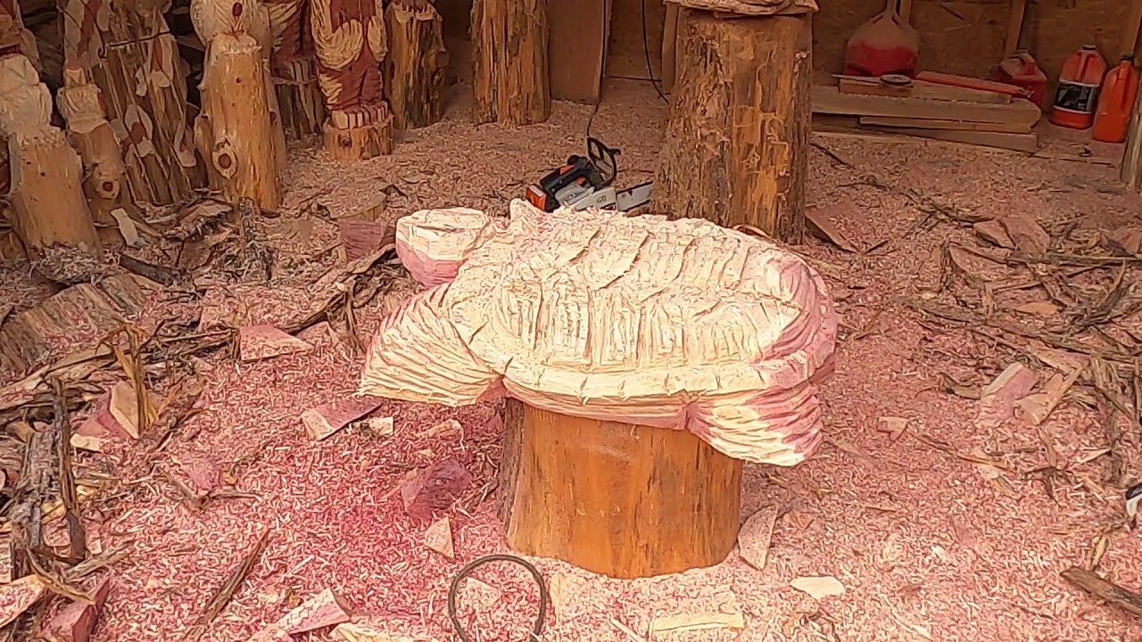 chainsaw carving a massive cedar turtle-time lapse