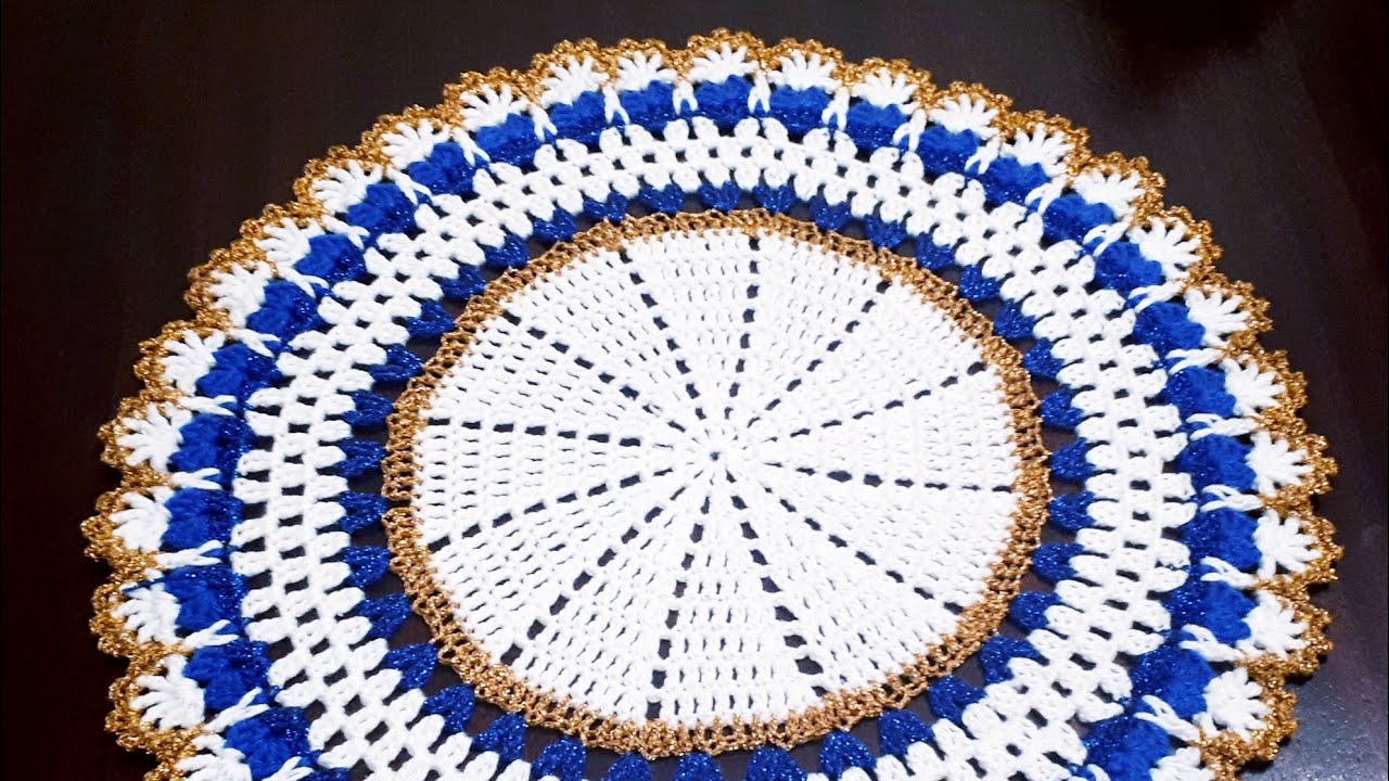 Christmas Doily                #crochet #crochetpatterns #crochetaddict