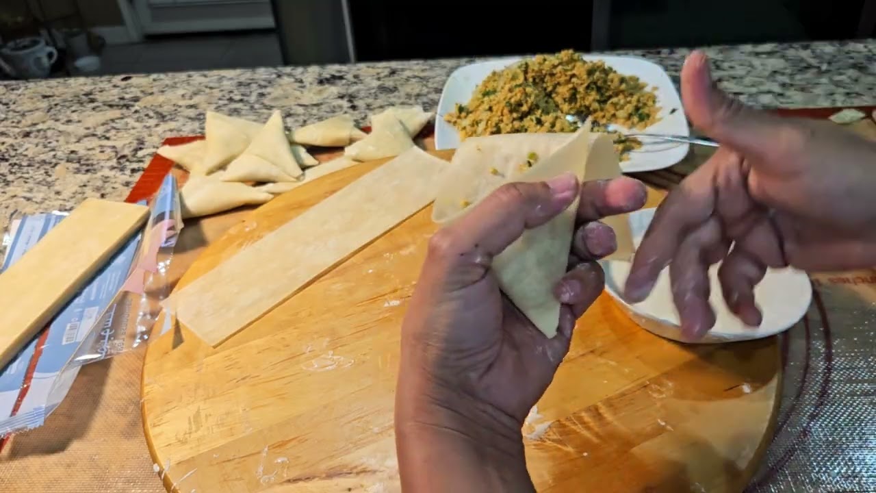 How to fold Samosa / Homemade samosa 