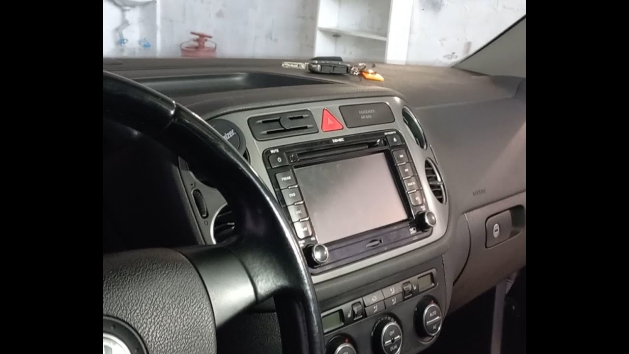 Instalación de radio Android y cámara de marcha atrás en Volkswagen Tiguan