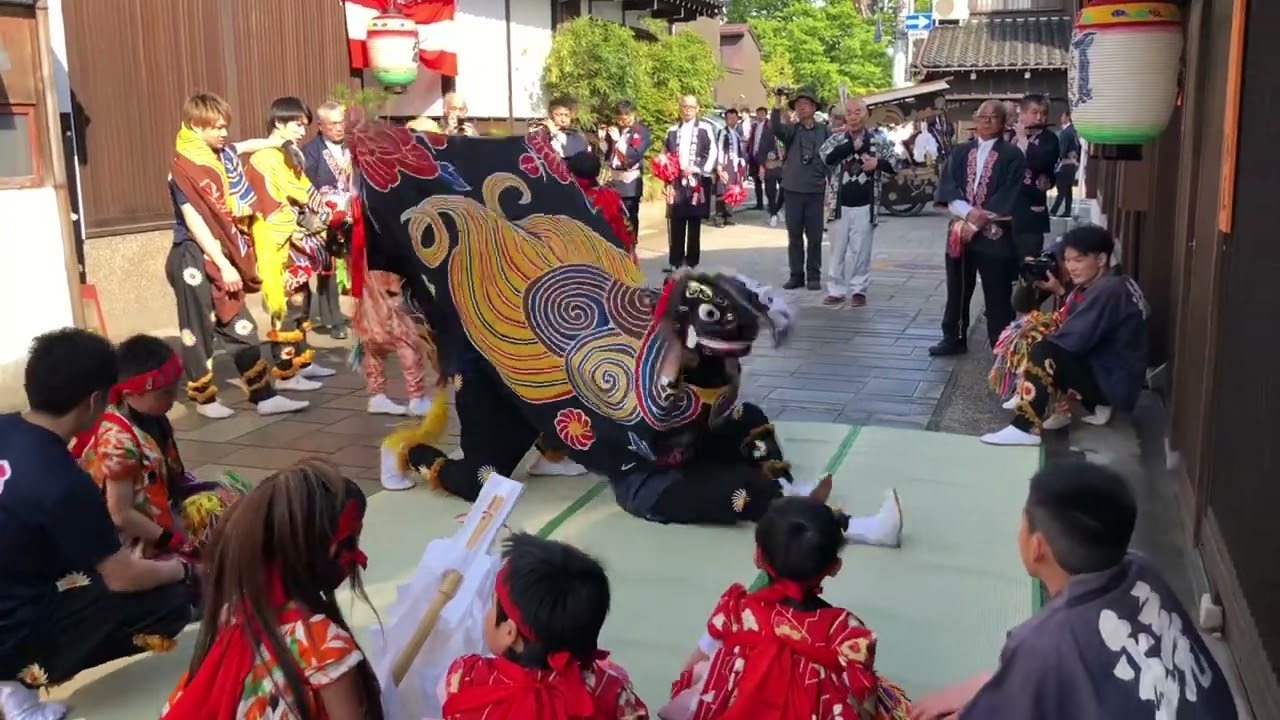 2019.5.3. 富山県富山市八尾町の曳山祭り。　獅子舞。