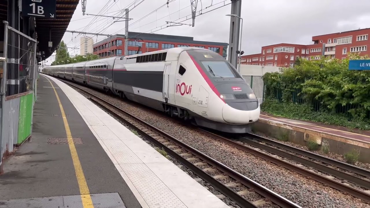 Trains at LE VERT DE MAISONS