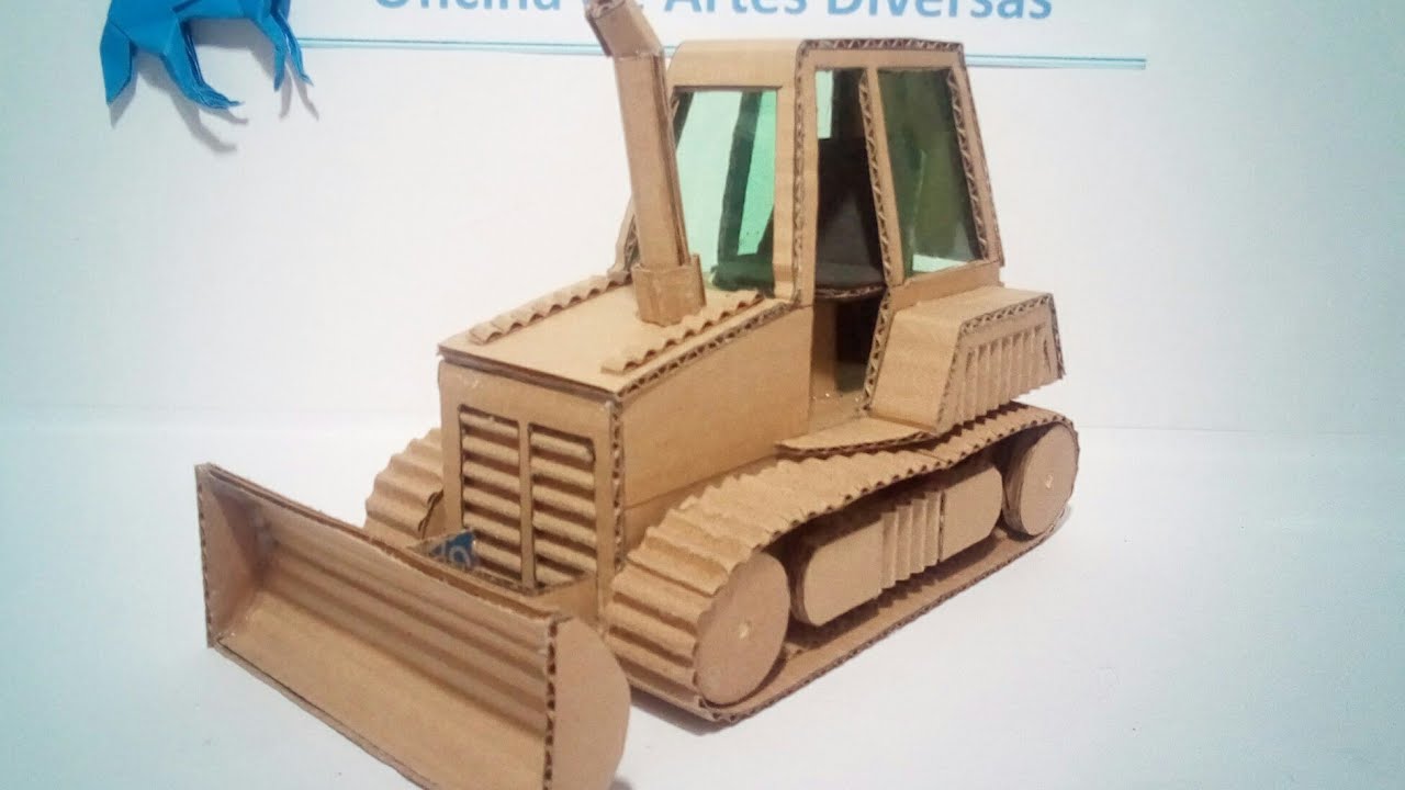 Trator de esteira de papelão