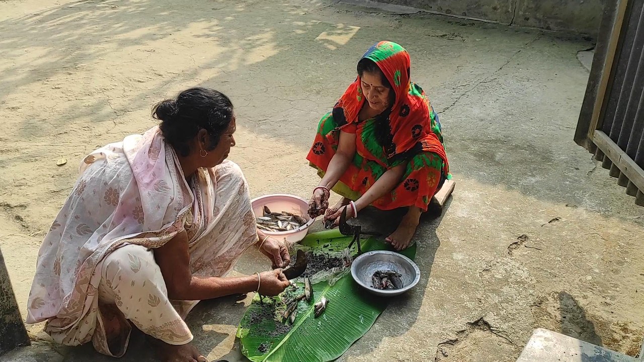 বড় মা আজ দেশি মাছ পেয়ে মহা খুশি
