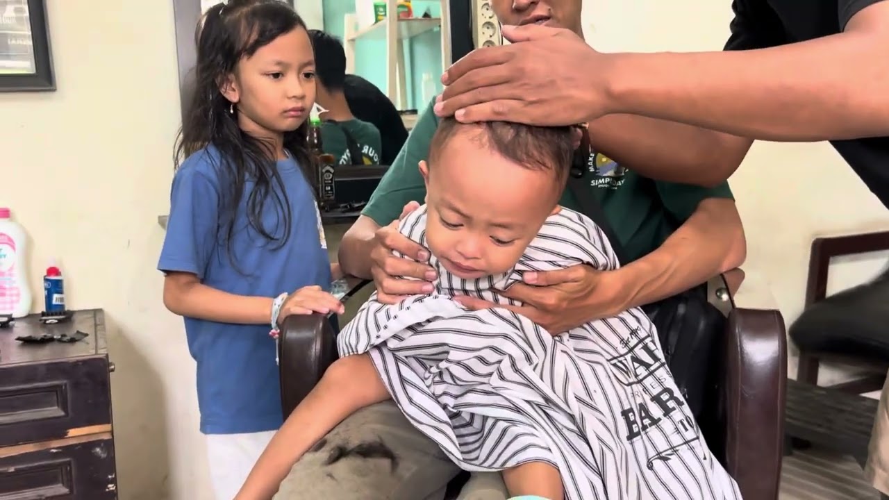Aksa potong rambut - Biar tambah Guanteng