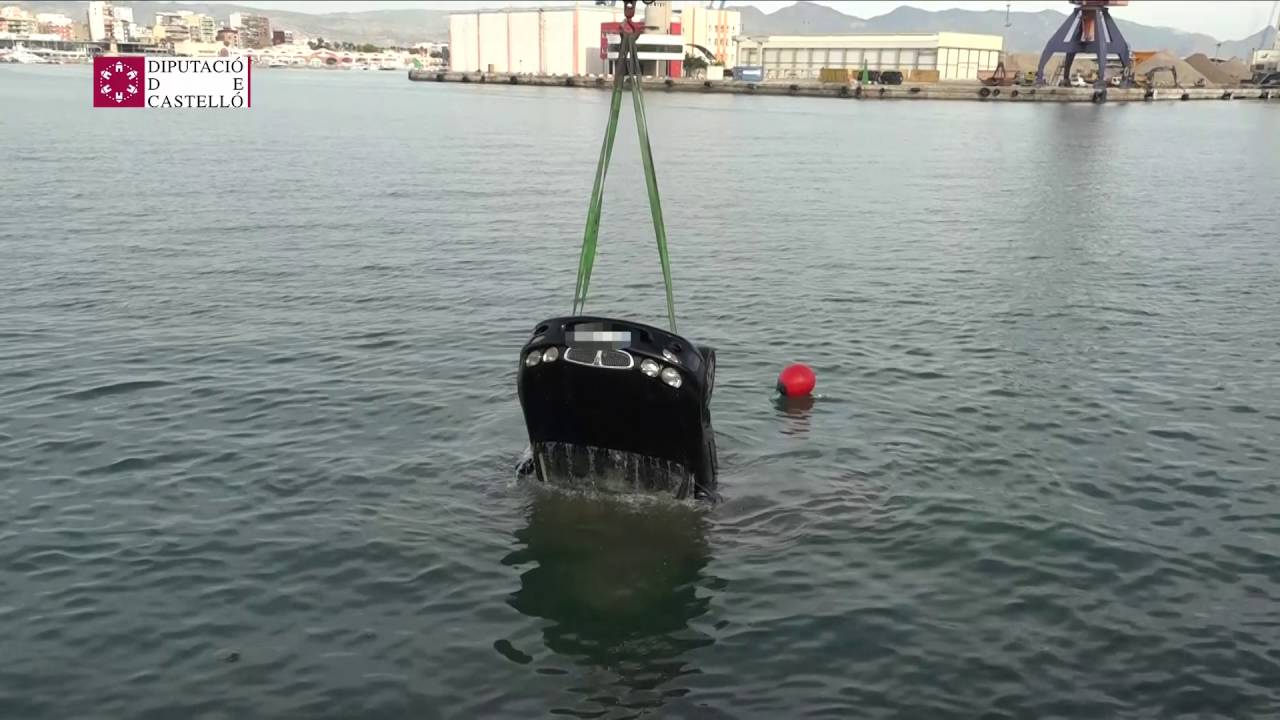 Rescatan en el Puerto de Castellón al ocupante de un vehículo que cayó anoche en el mar