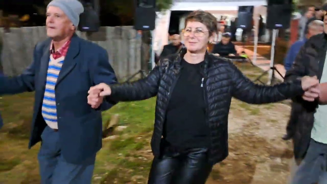 Horă in sat,Narcisa sa măritat. 01.11.2025 Brădiceni.