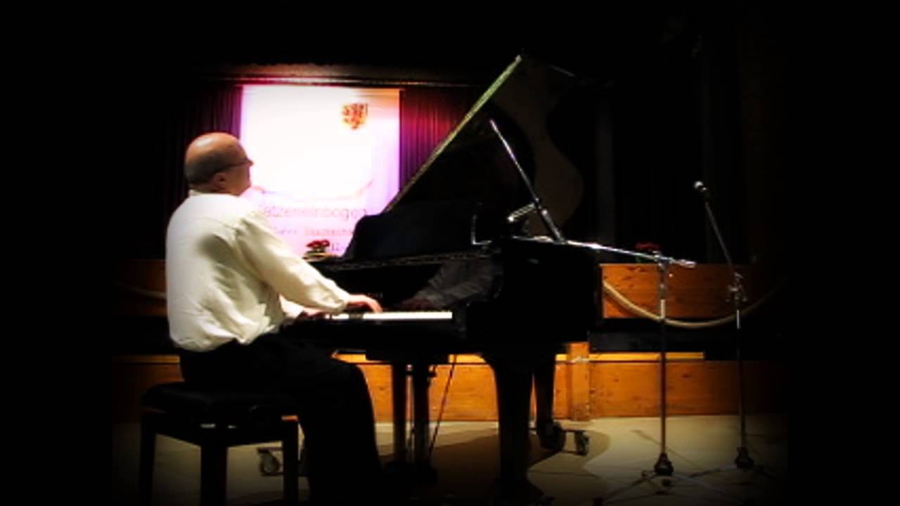 Somewhere Over the Rainbow played by Eyran Katsenelenbogen