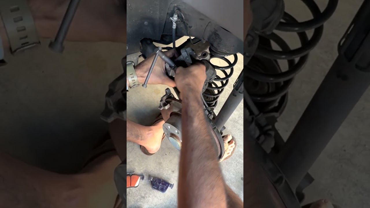 VW TAOS rear brake pad change (2022)