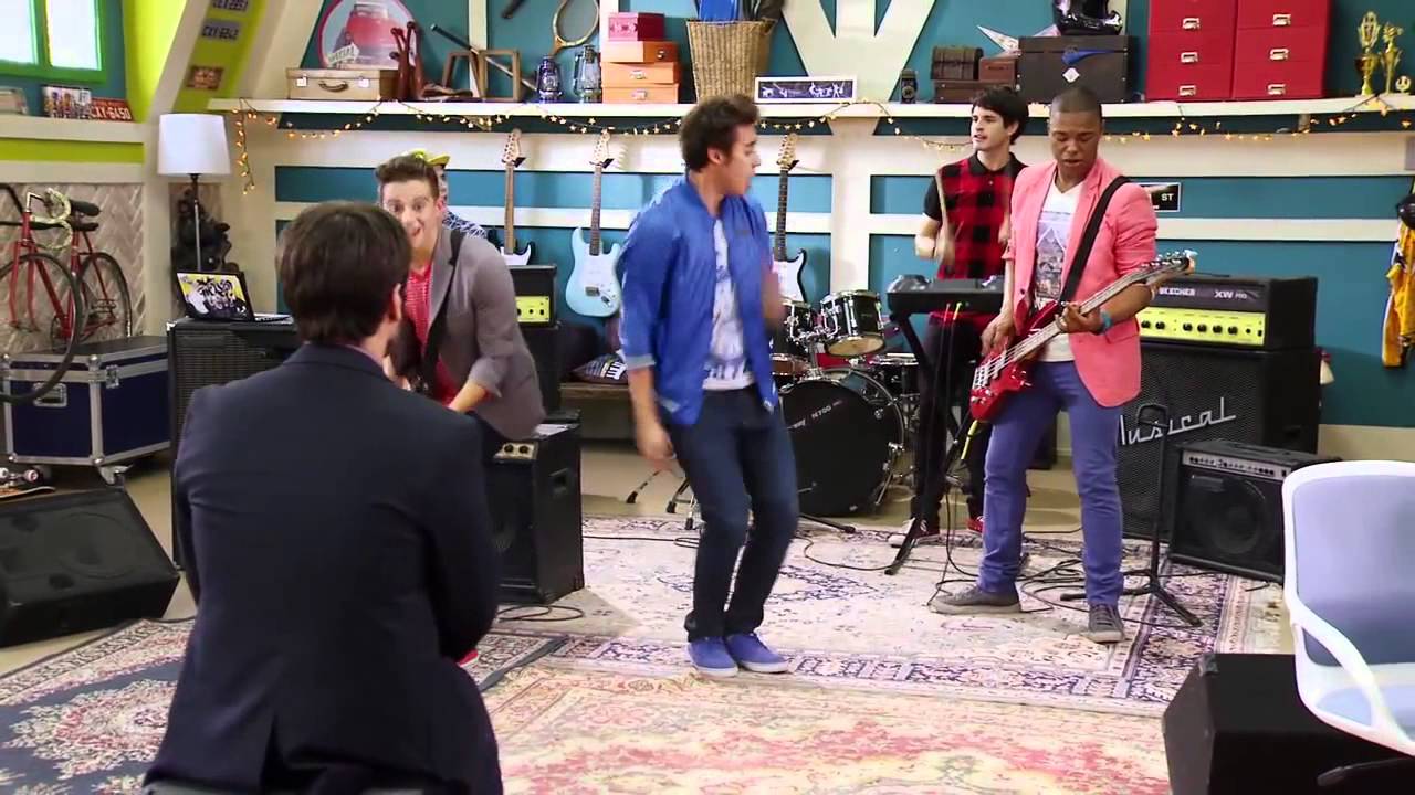 Violetta 3 - Los chicos de Boys Band tocando Más Que Una Amistad