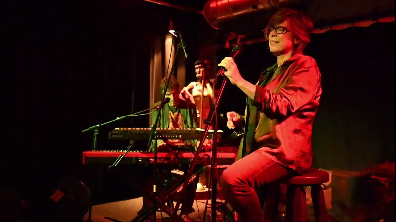 Stella Van Keer en Pieter Van Bogaert live at Djingel Djangel - promovideo
